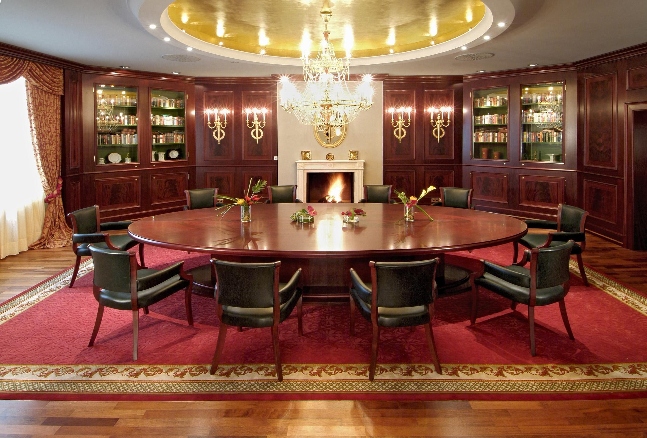 Hotel Palace Berlin Üzleti fotó The boardroom of the Royal Society