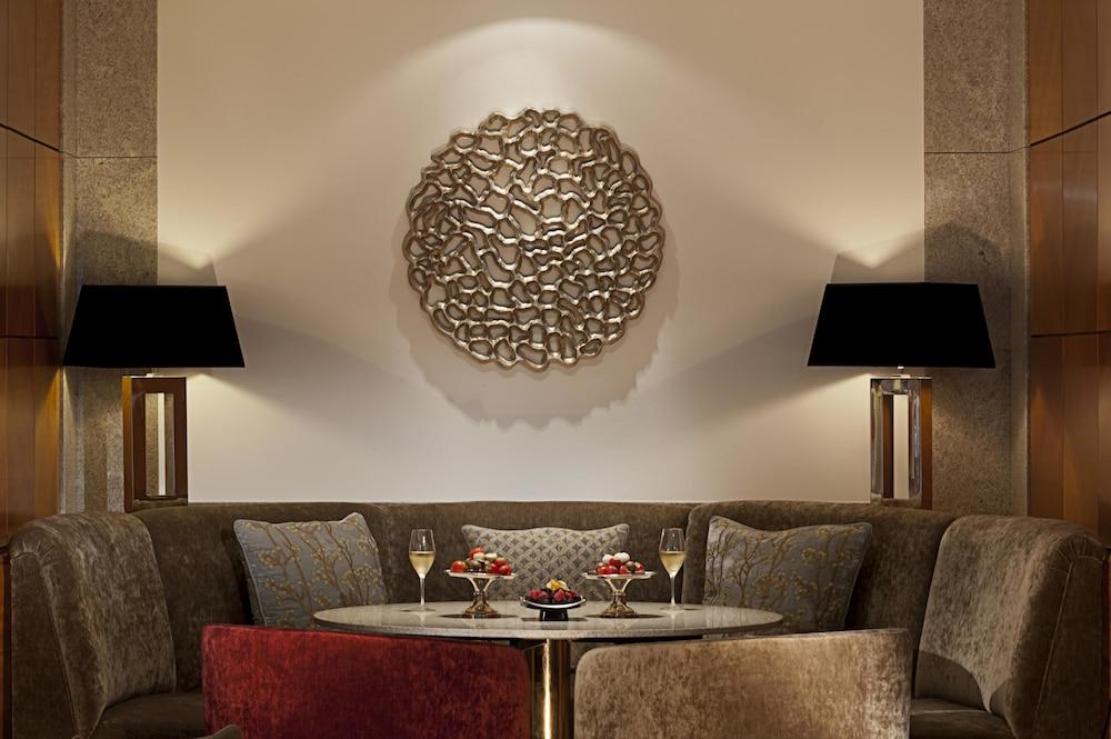 Hotel Palace Berlin Kültér fotó The Lounge at the Ritz-Carlton, DIFC