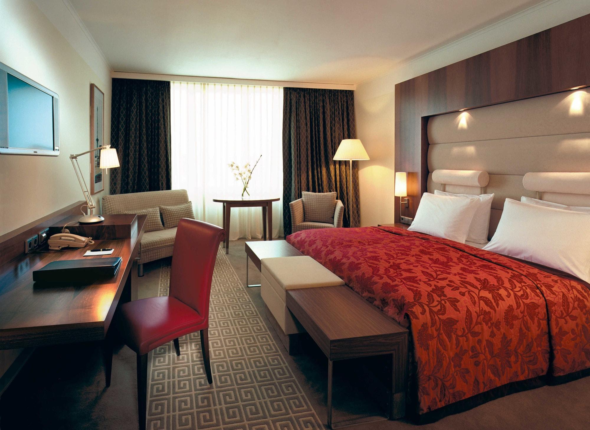 Hotel Palace Berlin Szoba fotó A room at the Radisson Blu Hamburg
