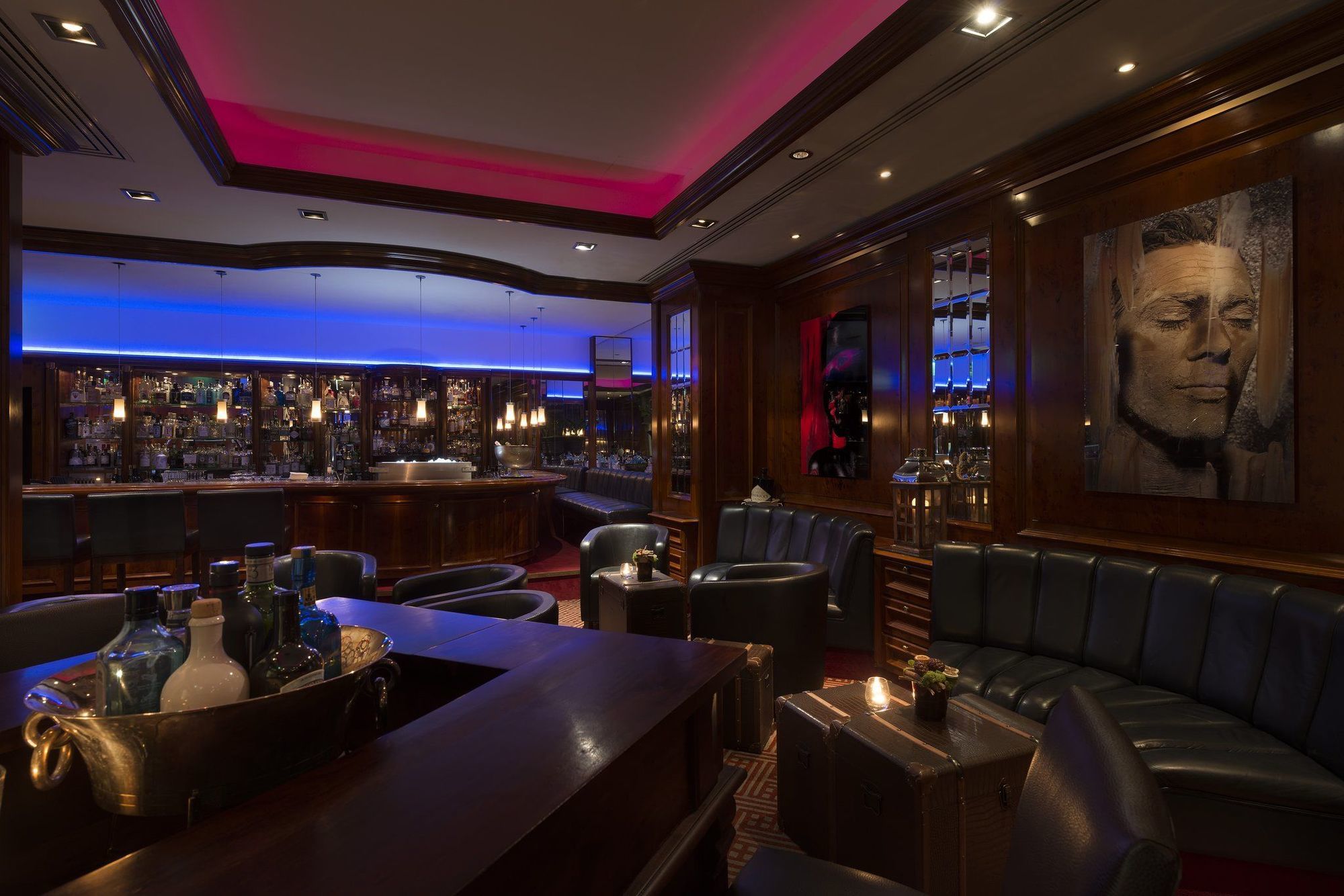 Hotel Palace Berlin Kültér fotó The bar at the London Hilton on Park Lane