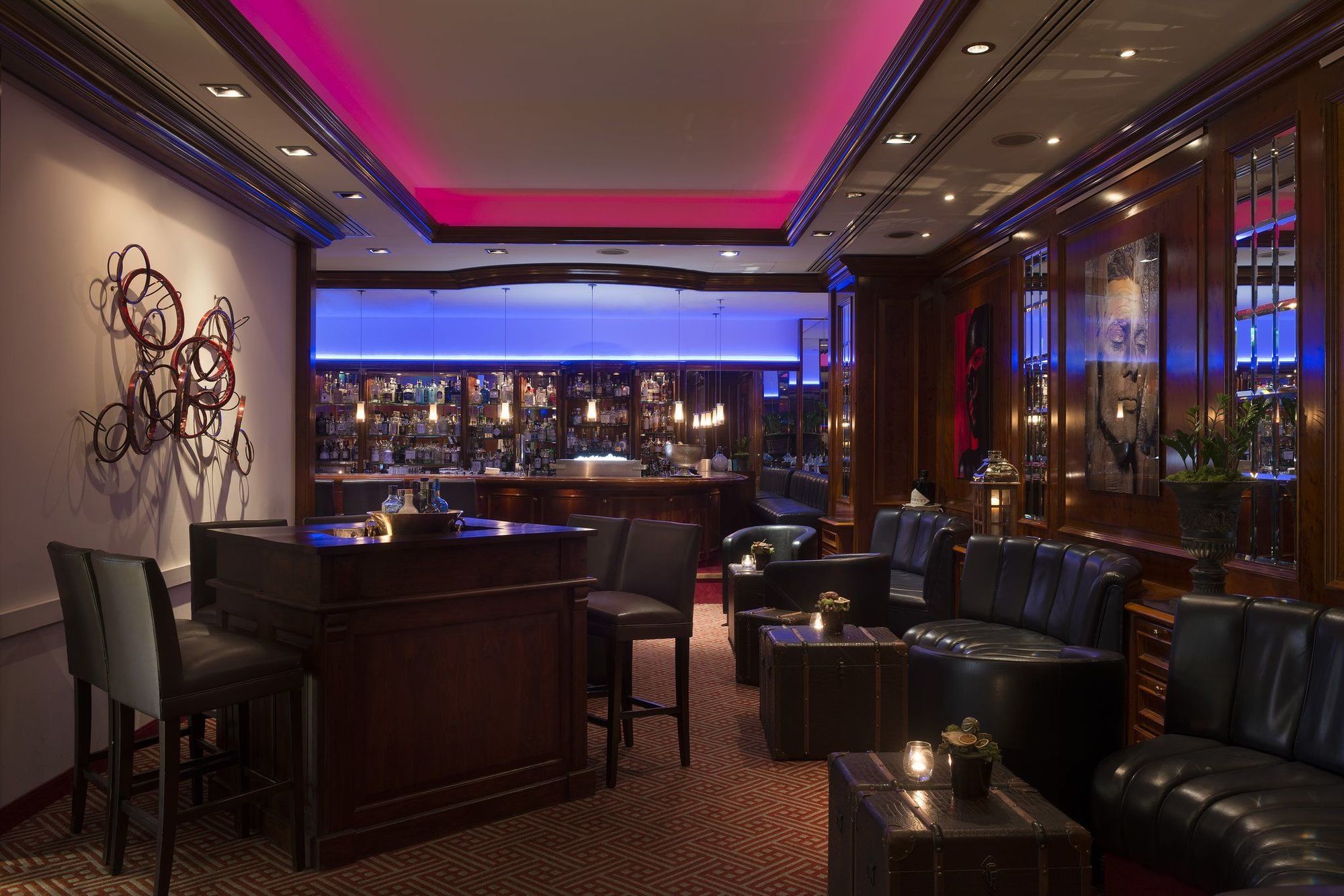 Hotel Palace Berlin Kültér fotó The bar at the Westin Palace, Madrid